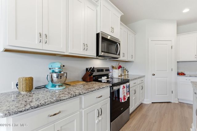305 W Weatherbee Way, Hampstead, NC 28443