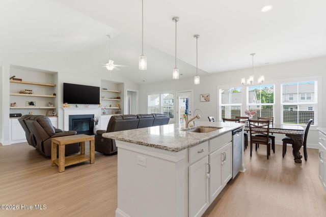 305 W Weatherbee Way, Hampstead, NC 28443