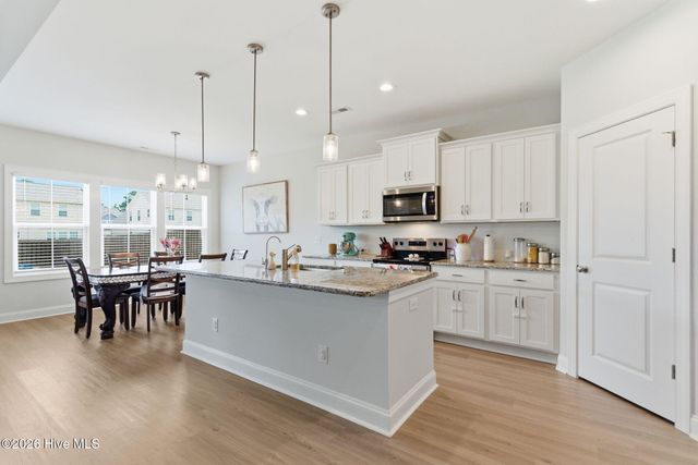 305 W Weatherbee Way, Hampstead, NC 28443