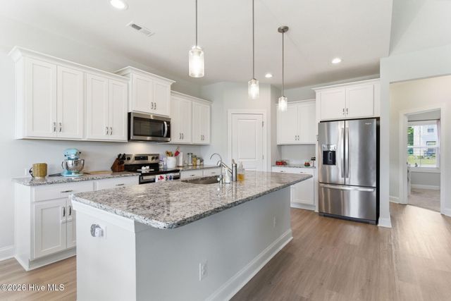 305 W Weatherbee Way, Hampstead, NC 28443