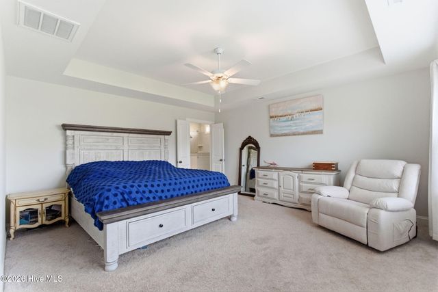 305 W Weatherbee Way, Hampstead, NC 28443