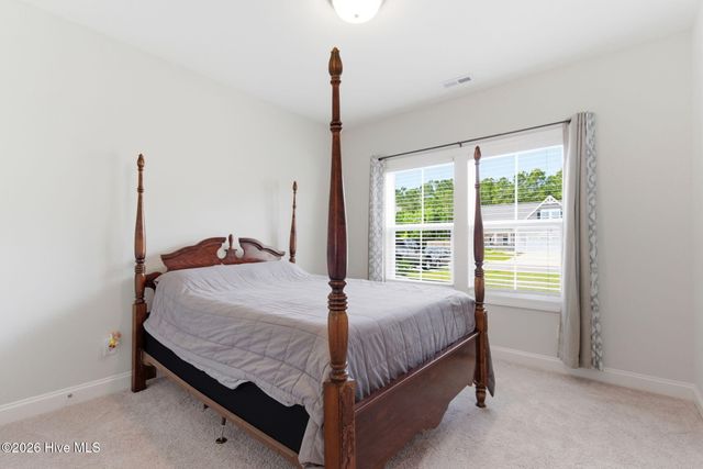 305 W Weatherbee Way, Hampstead, NC 28443