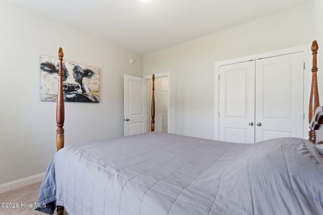 305 W Weatherbee Way, Hampstead, NC 28443