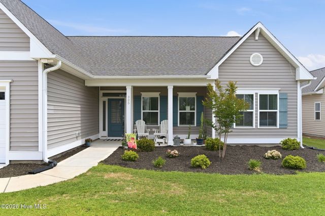305 W Weatherbee Way, Hampstead, NC 28443
