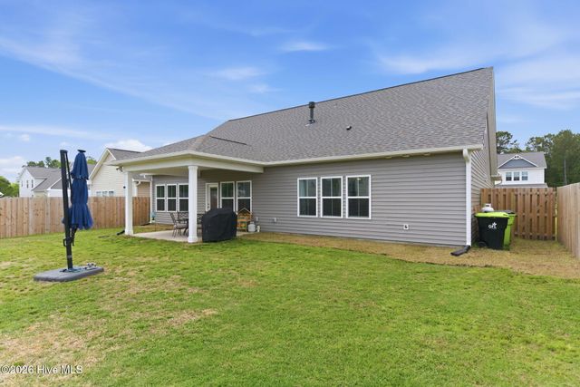 305 W Weatherbee Way, Hampstead, NC 28443