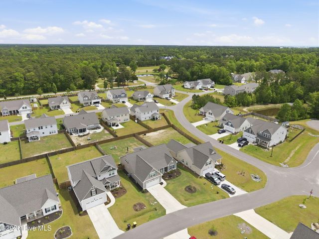305 W Weatherbee Way, Hampstead, NC 28443