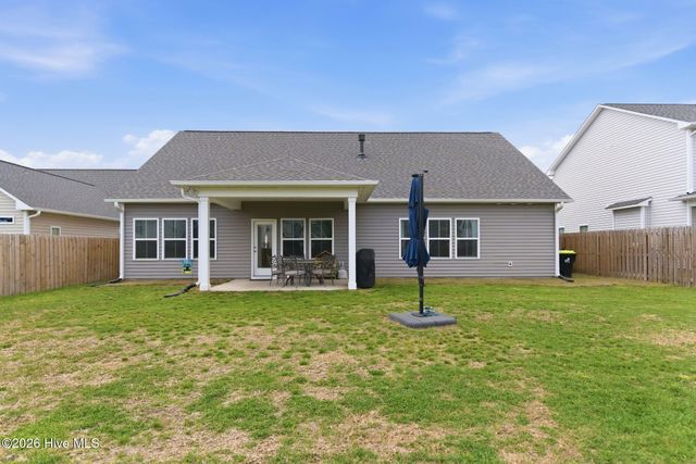 305 W Weatherbee Way, Hampstead, NC 28443