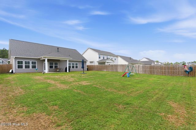 305 W Weatherbee Way, Hampstead, NC 28443