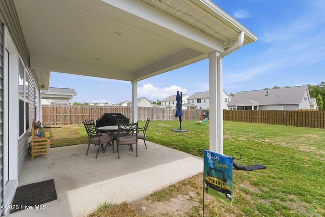 305 W Weatherbee Way, Hampstead, NC 28443