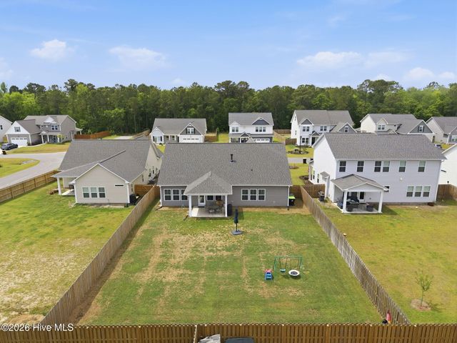 305 W Weatherbee Way, Hampstead, NC 28443