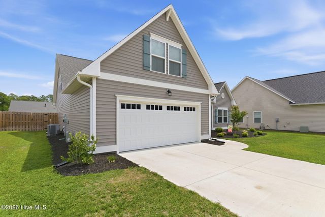305 W Weatherbee Way, Hampstead, NC 28443