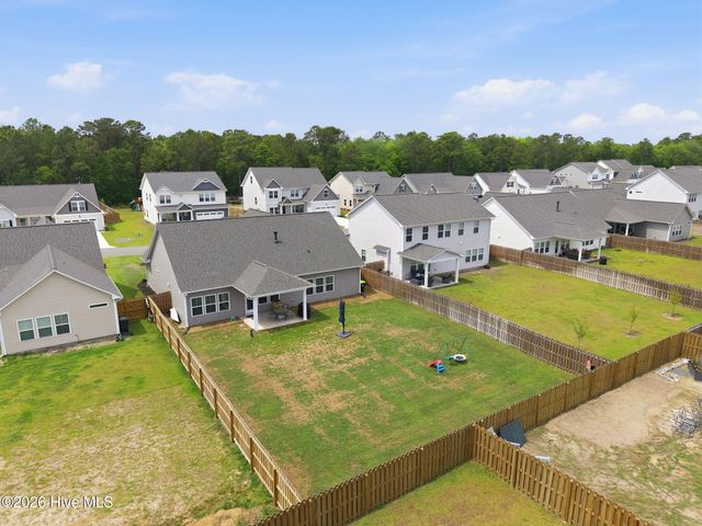 305 W Weatherbee Way, Hampstead, NC 28443