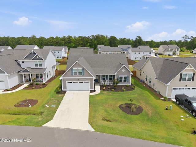 305 W Weatherbee Way, Hampstead, NC 28443
