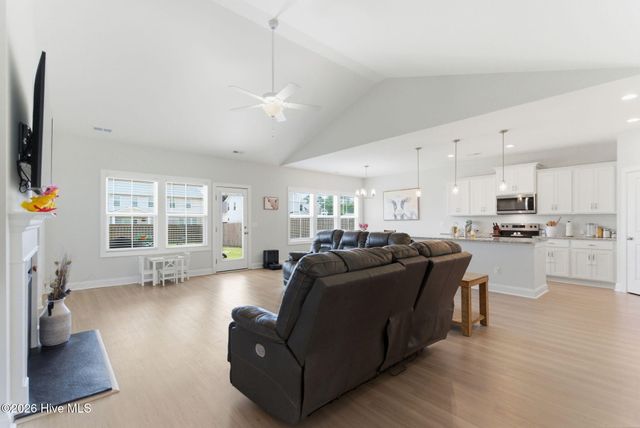 305 W Weatherbee Way, Hampstead, NC 28443