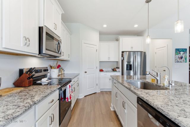 305 W Weatherbee Way, Hampstead, NC 28443