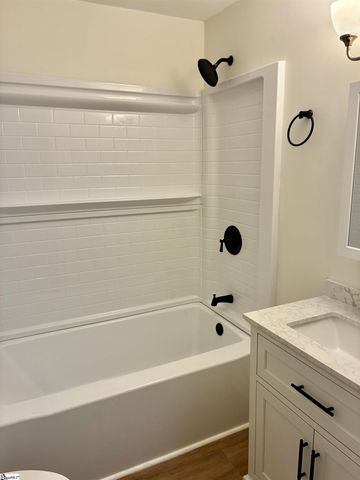 2530 E North St Apt 9J, Greenville, SC 29615