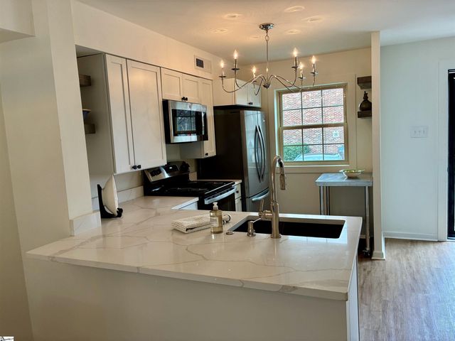 2530 E North St Apt 9J, Greenville, SC 29615