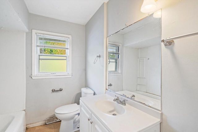 6827 N 44th STREET, Milwaukee, WI 53223