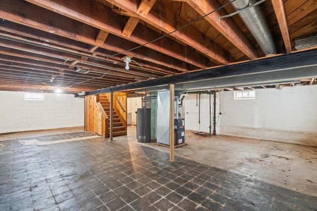 6827 N 44th STREET, Milwaukee, WI 53223