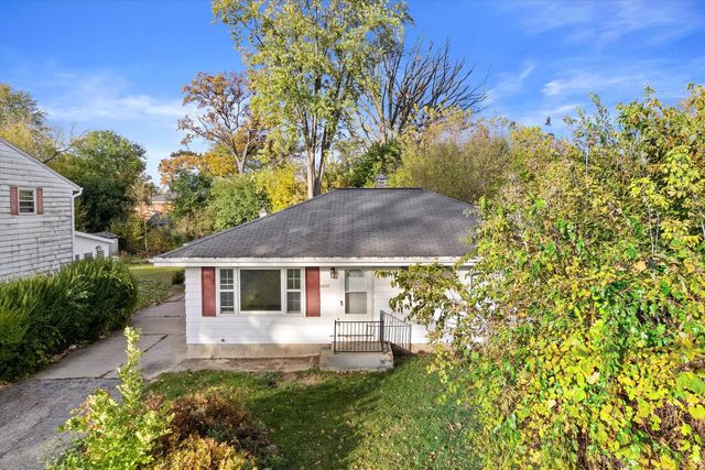 6827 N 44th STREET, Milwaukee, WI 53223