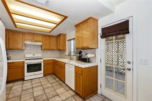 18904 Madrone, Hesperia, CA 92345