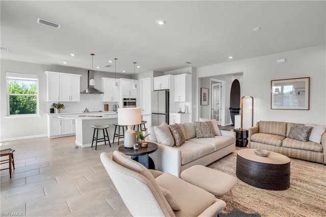 4595 Arboretum CIR # 203, Naples, FL 34112