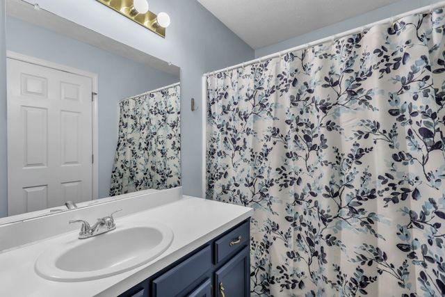 1111 Wembley Dr, Hermitage, TN 37076