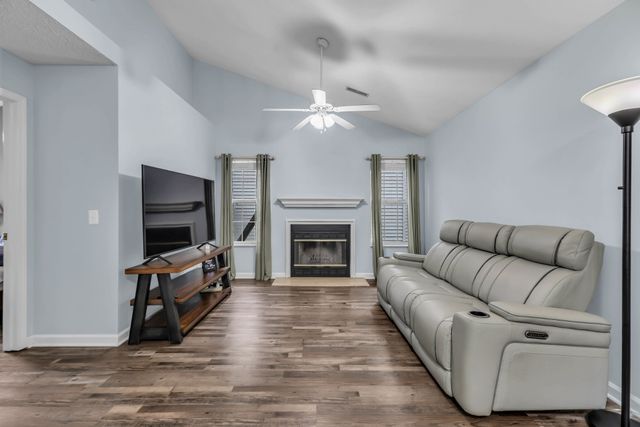 1111 Wembley Dr, Hermitage, TN 37076