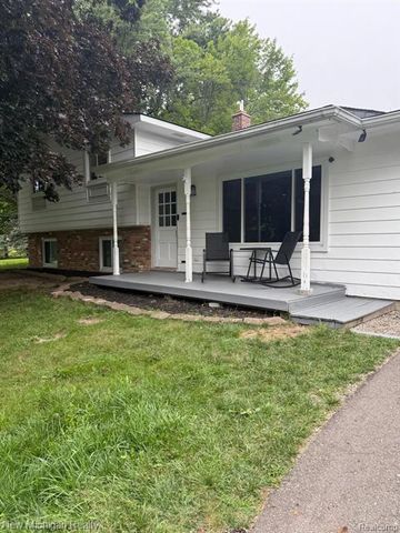 12335 Erika Street, Hartland, MI 48353