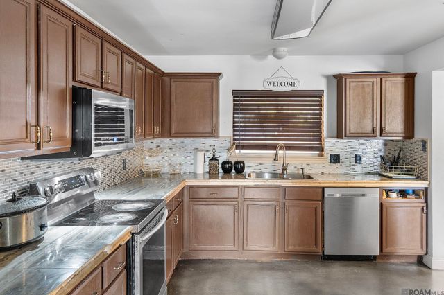 17349 Cherry Creek Dr, Prairieville, LA 70769