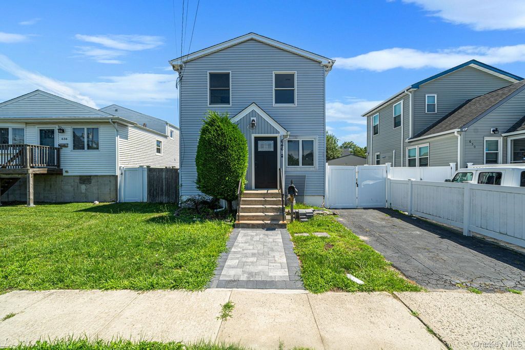 646 S 7th Street, Lindenhurst, NY 11757 — photo 2