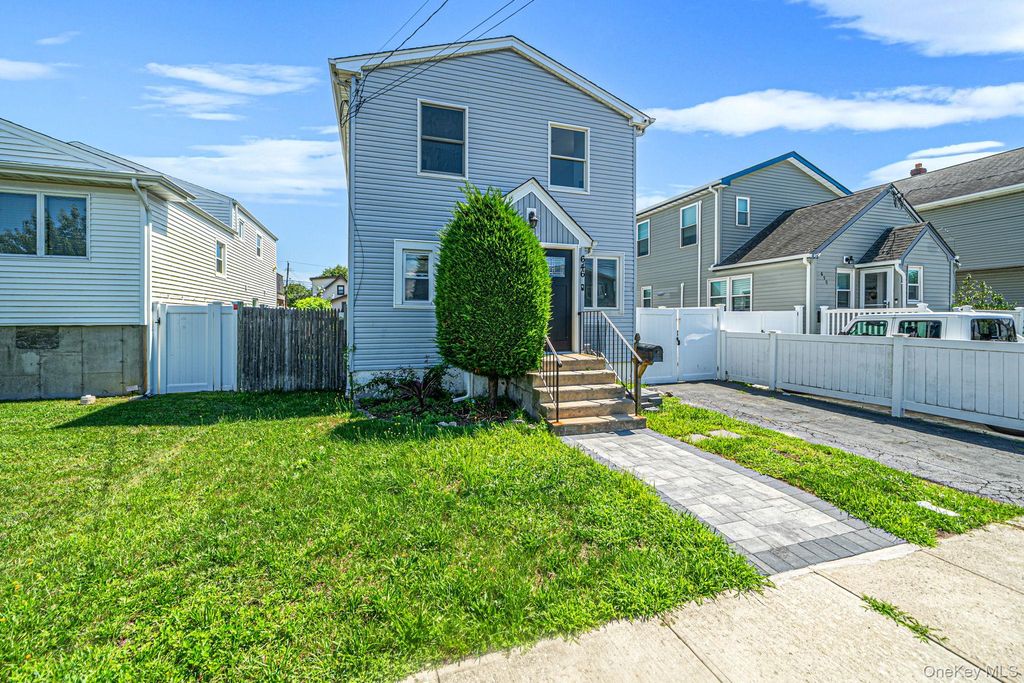 646 S 7th Street, Lindenhurst, NY 11757 — photo 3
