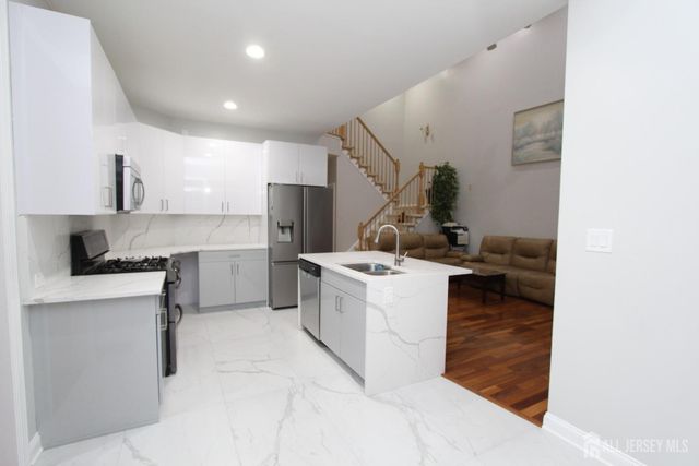 90 Marion Drive, Plainsboro, NJ 08536