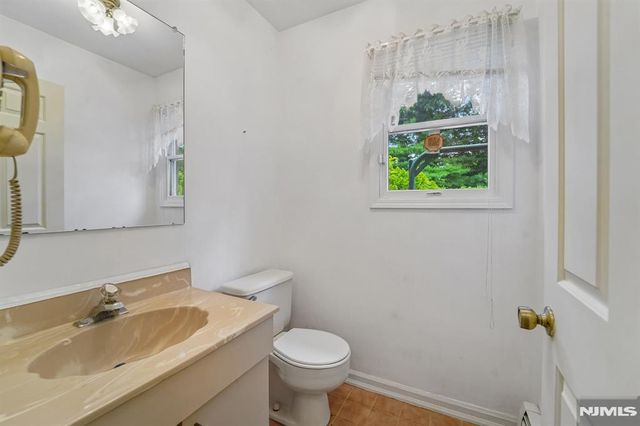 62 Parkway, Rochelle Park, NJ 07662
