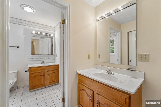 62 Parkway, Rochelle Park, NJ 07662