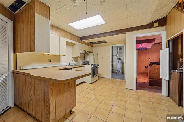 62 Parkway, Rochelle Park, NJ 07662