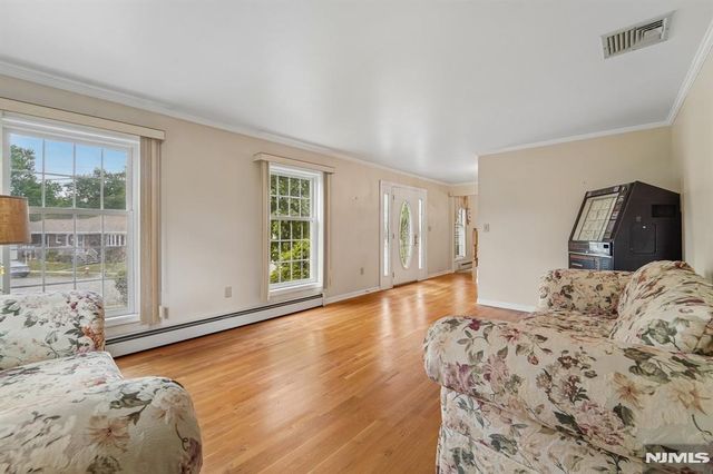 62 Parkway, Rochelle Park, NJ 07662