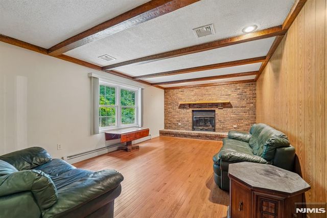 62 Parkway, Rochelle Park, NJ 07662