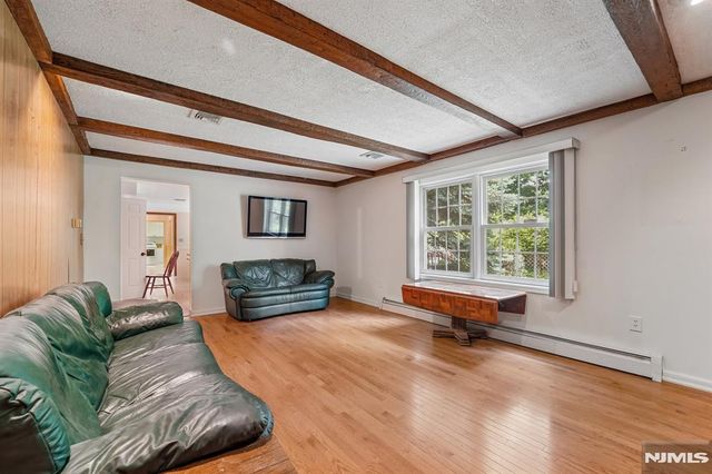 62 Parkway, Rochelle Park, NJ 07662