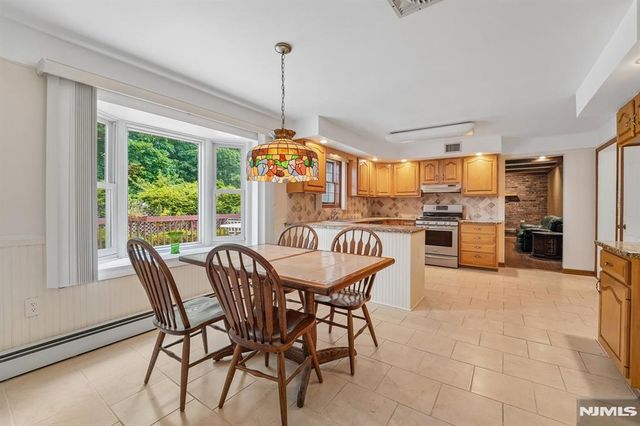 62 Parkway, Rochelle Park, NJ 07662