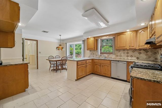 62 Parkway, Rochelle Park, NJ 07662