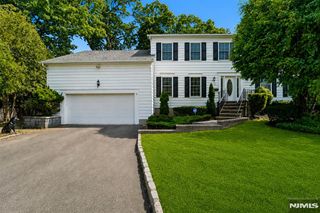 62 Parkway, Rochelle Park, NJ 07662