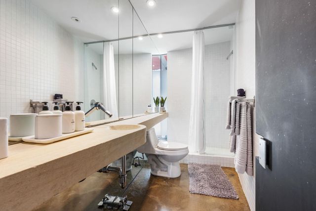 704 W Live Oak ST, Austin, TX 78704