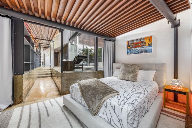 704 W Live Oak ST, Austin, TX 78704