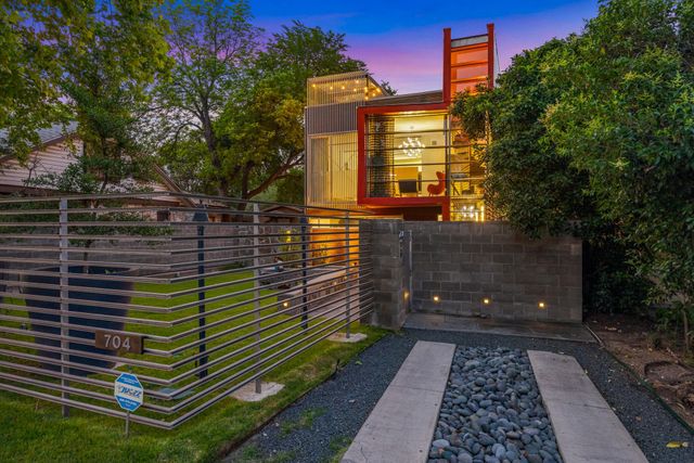 704 W Live Oak ST, Austin, TX 78704