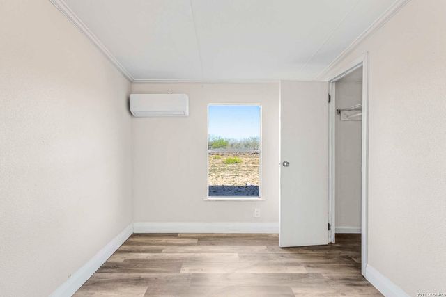 2811 cr 467, Devine, TX 78016