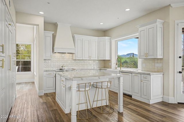 8757 E LARIAT Lane, Scottsdale, AZ 85255