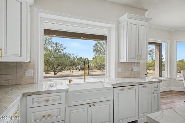 8757 E LARIAT Lane, Scottsdale, AZ 85255