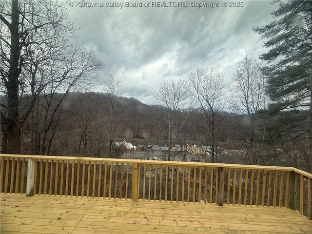 311 Reservoir Road, Madison, WV 25130