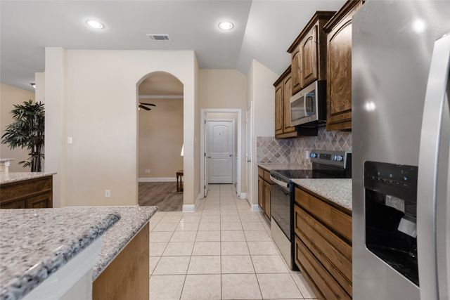 1112 Colony Drive, Greenville, TX 75402